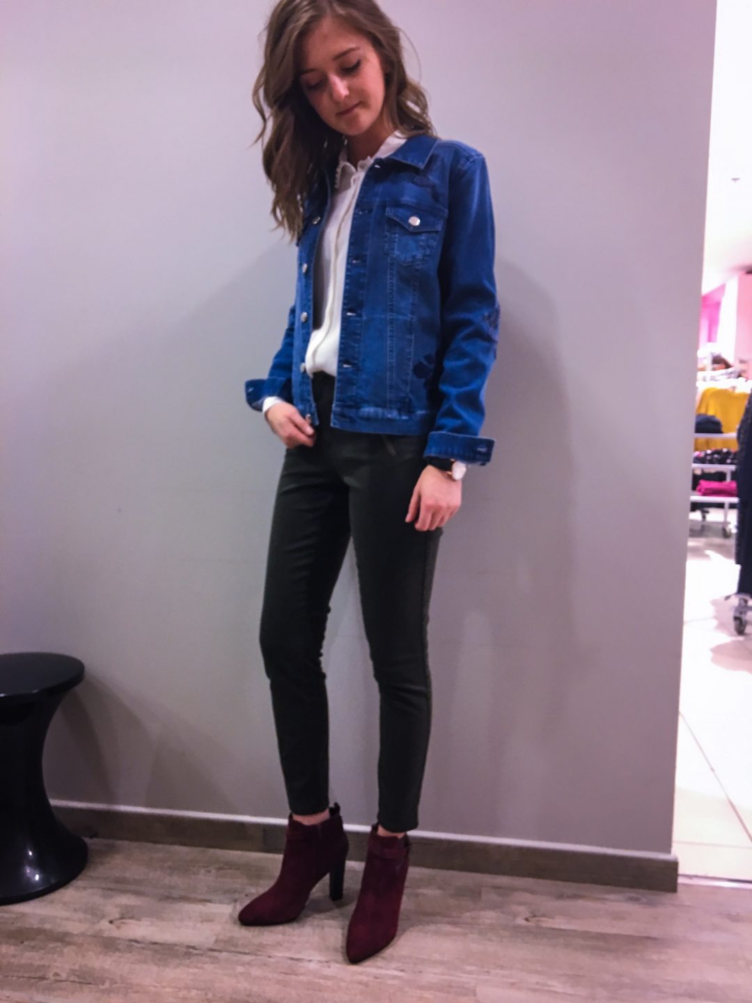 Une belle veste en jean brodée NAF NAF