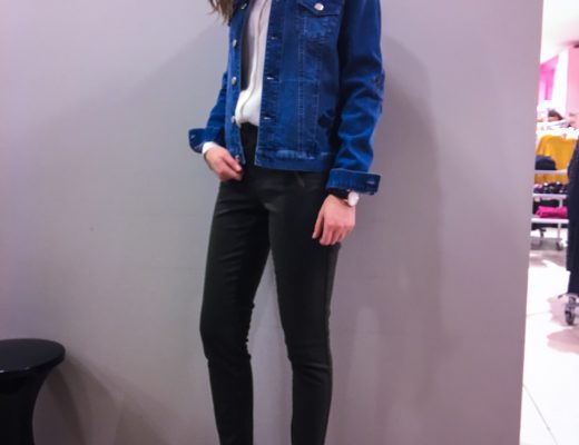 Une belle veste en jean brodée NAF NAF