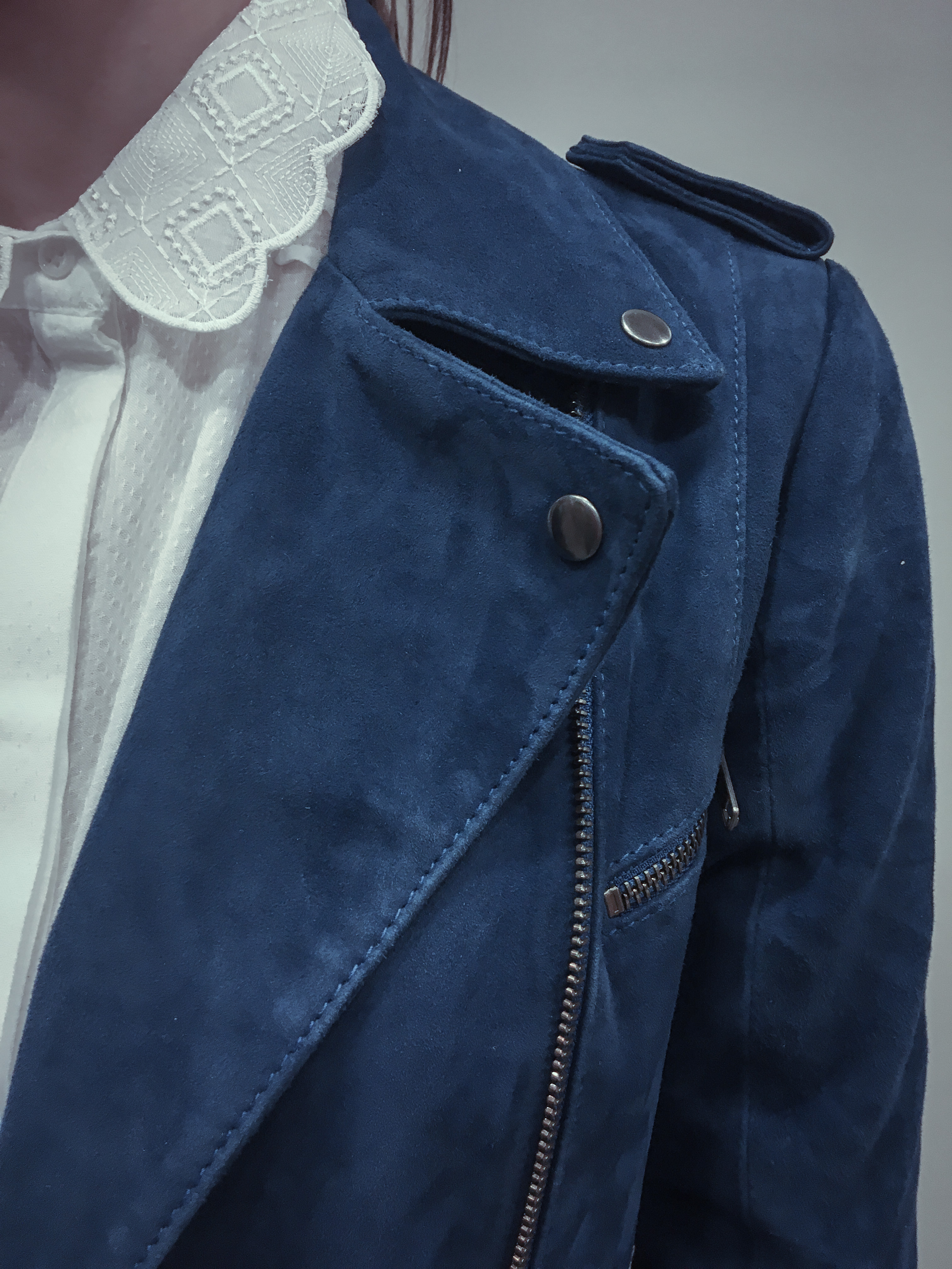 Détail cuir NAF NAF bleu élécrtique