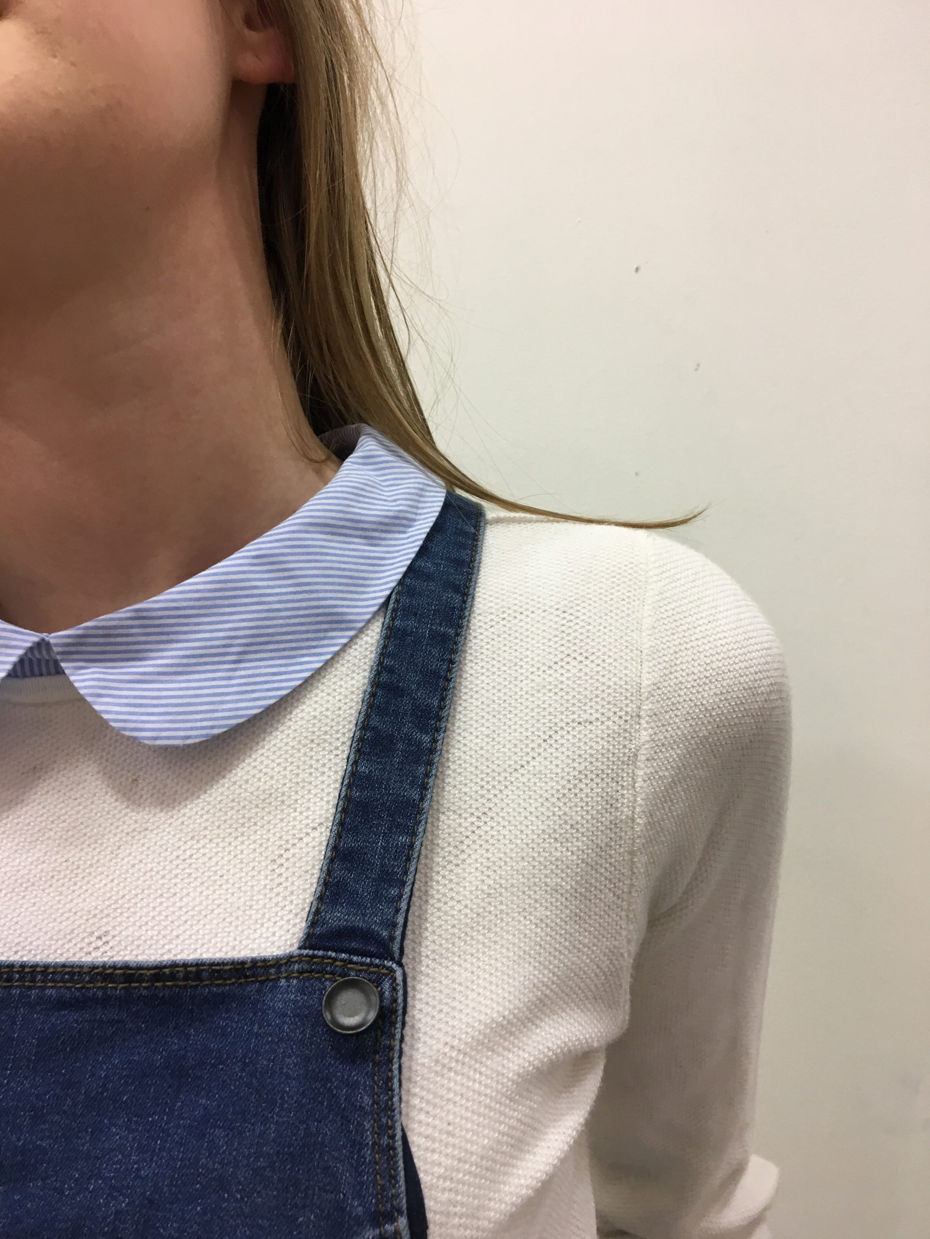 Détail pull col claudine