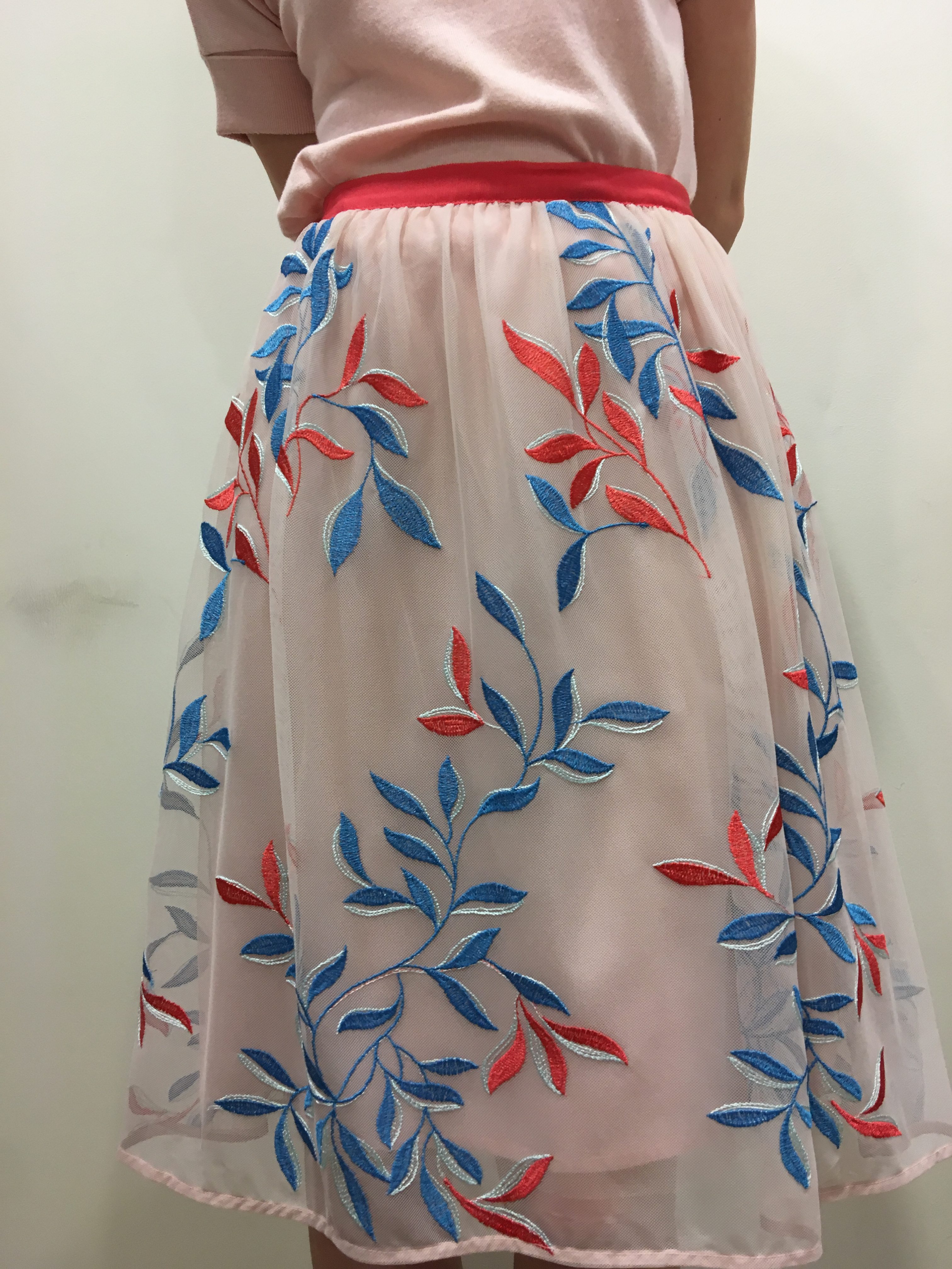 Détail jupe midi NAF NAF