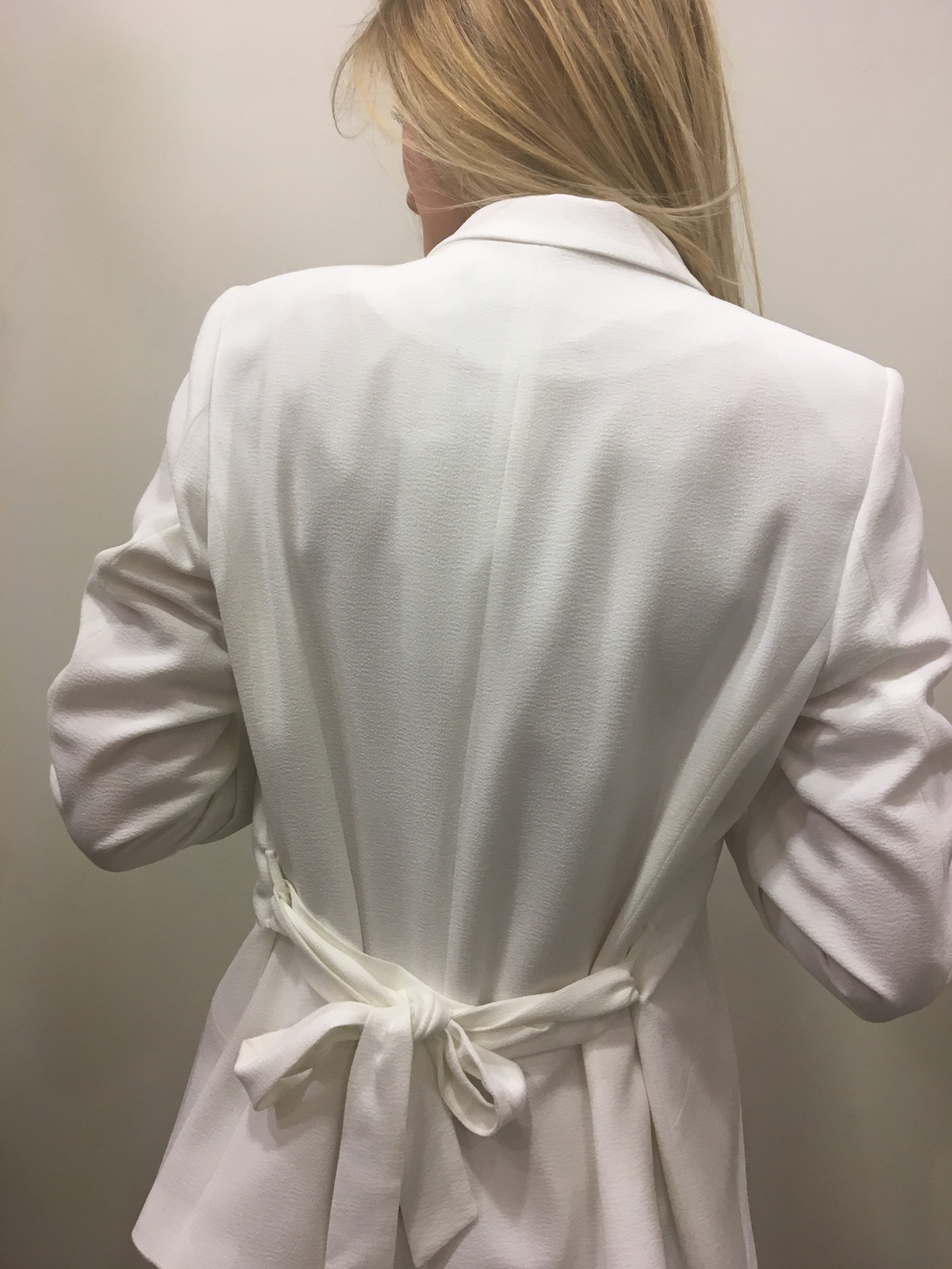 Détail ceinture veste tailleur NAF NAF