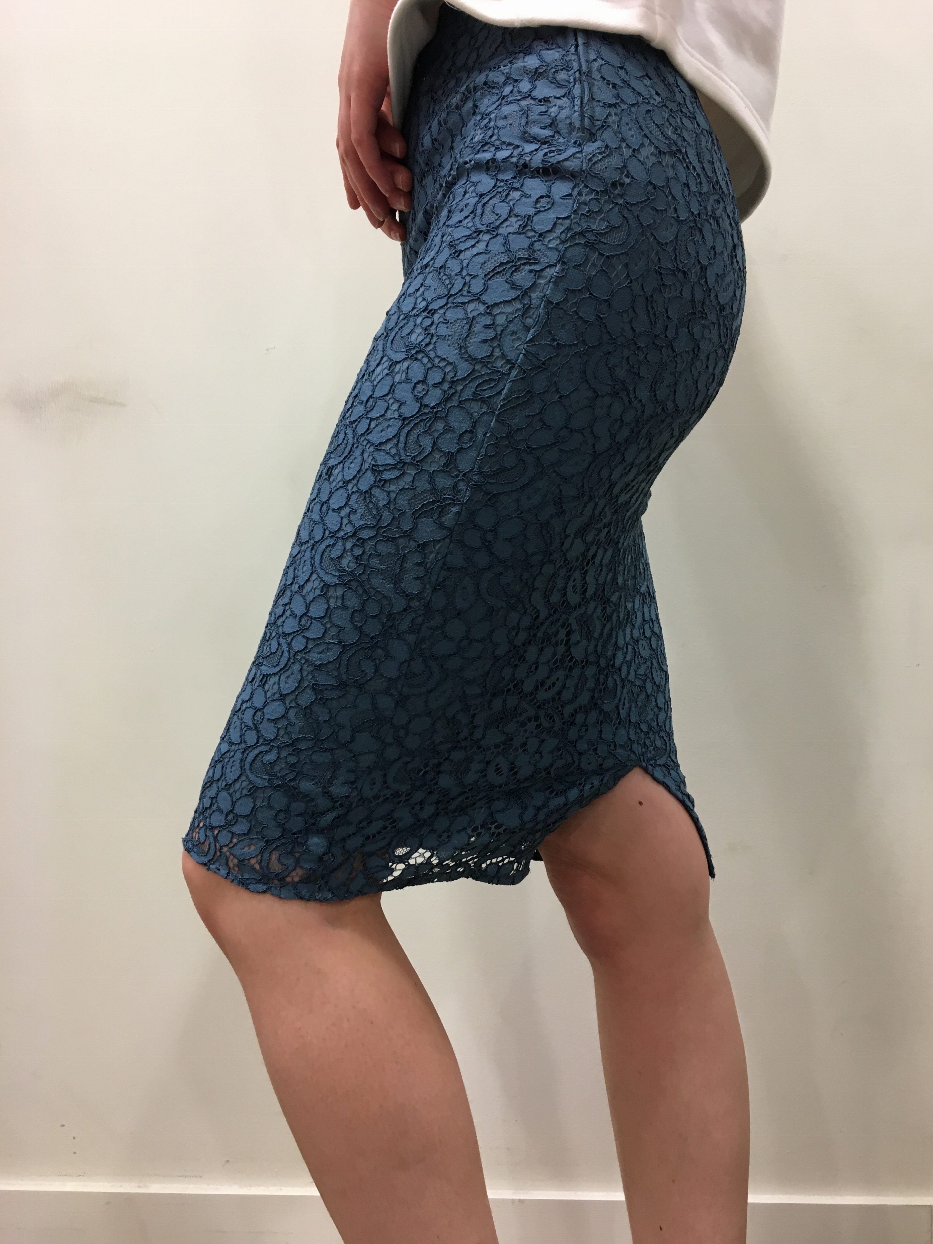 Détail jupe midi NAF NAF