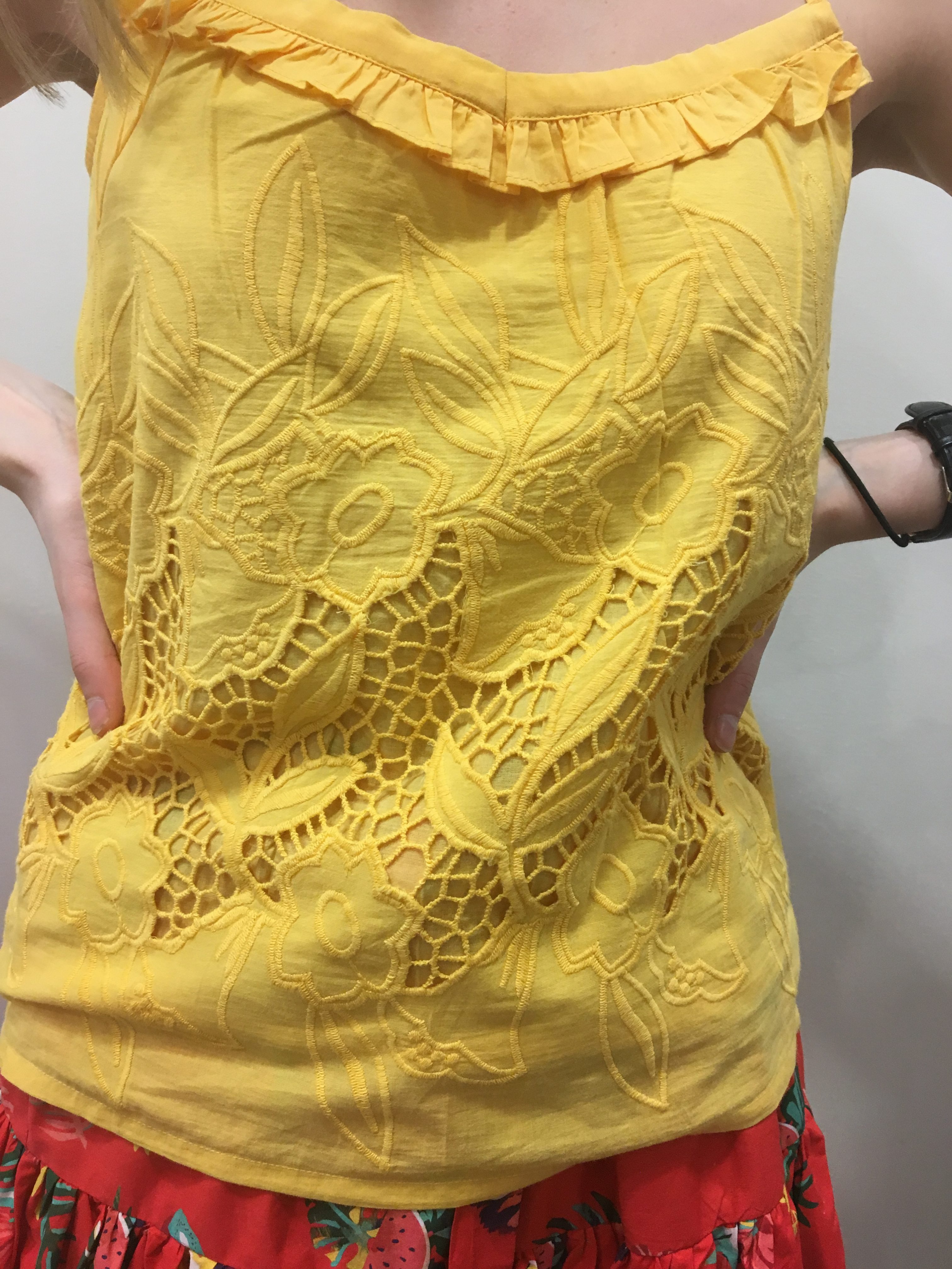 Détail top broderie NAF NAF