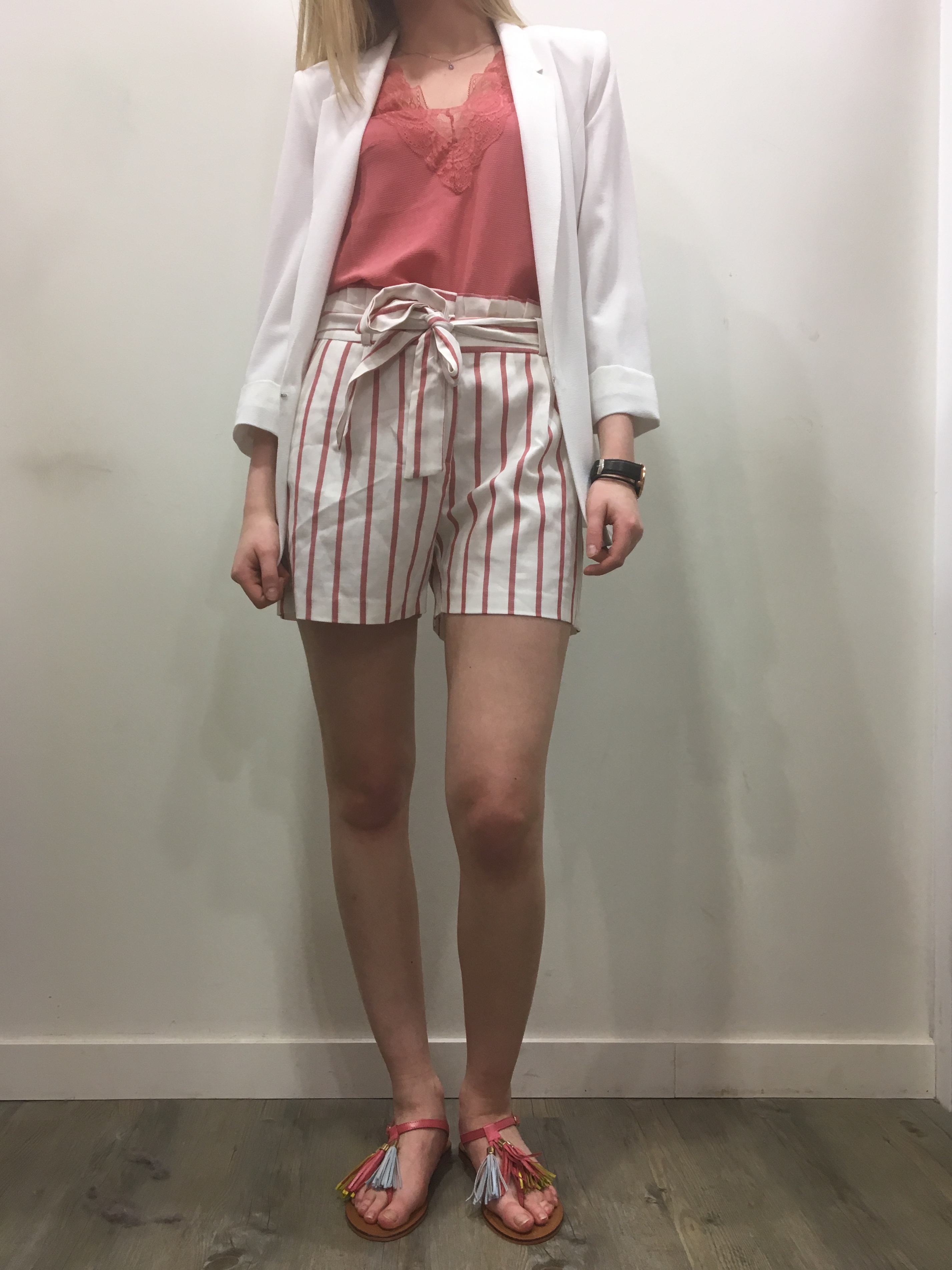 Short en lin NAF NAF et top en dentelle