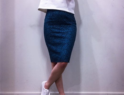 Jupe midi dentellée et sweat col bijouté NAF NAF