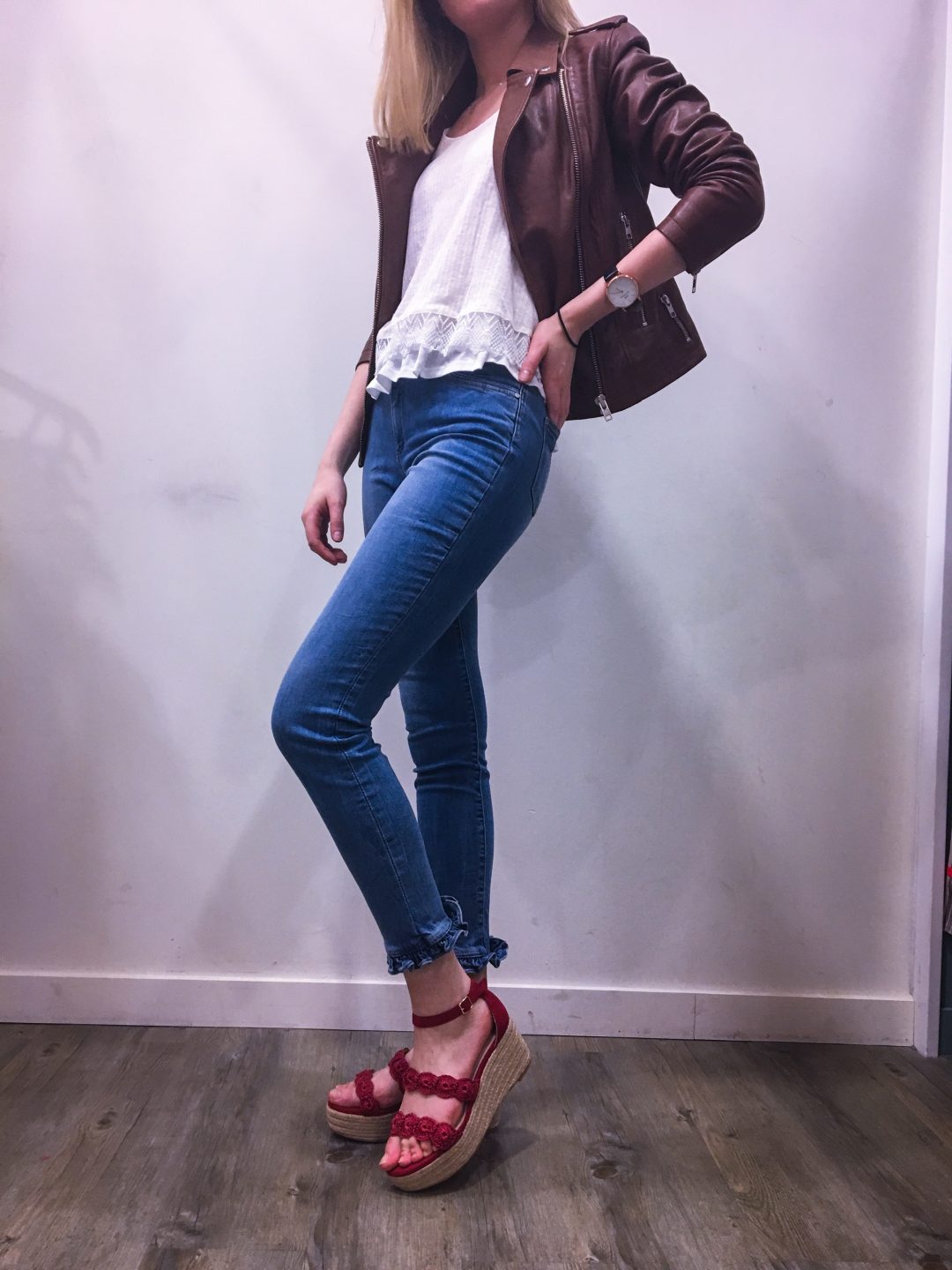 Lin de dentelle et son jean volanté NAF NAF