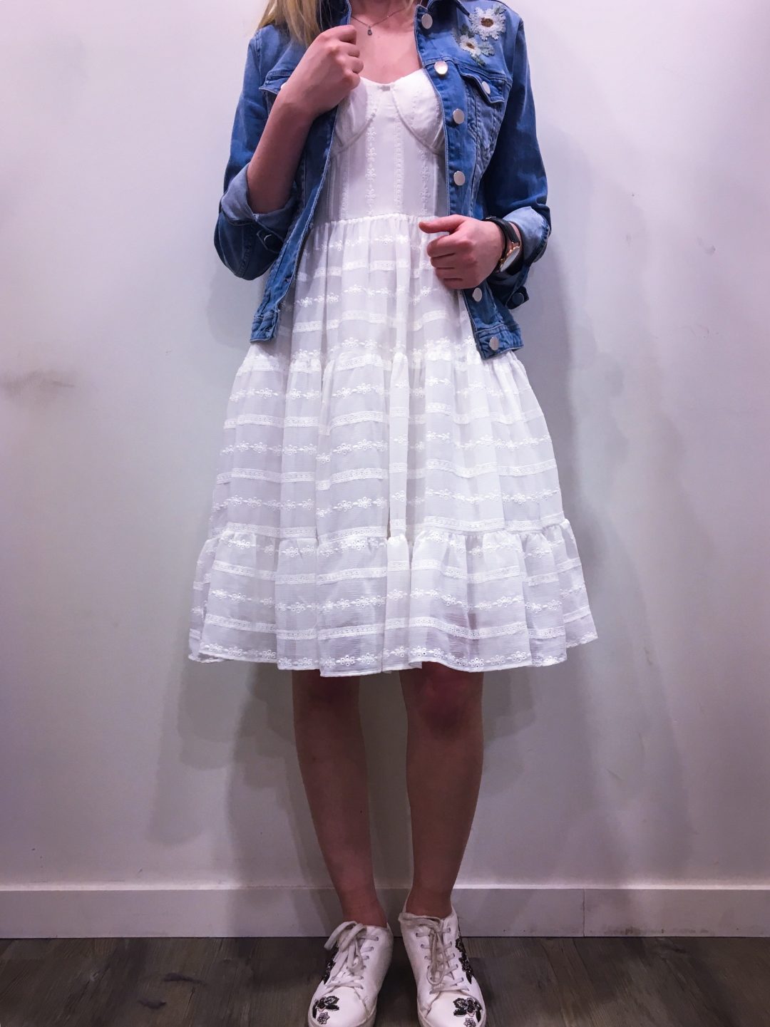 Robe blanche dessinée pour les Collectionistas NAF NAF