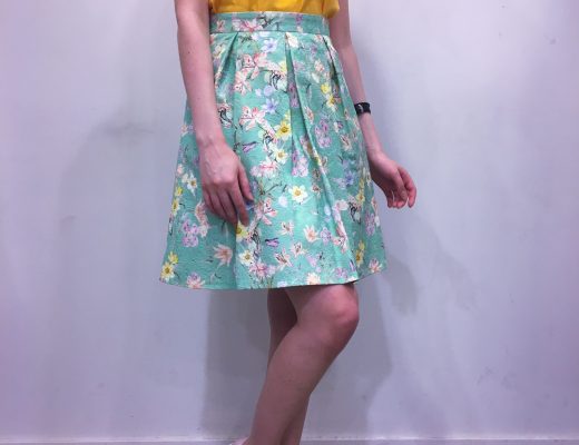 Jupe à fleurs et son coton jaune d'or