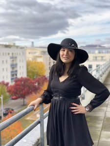 Chapeau NAF NAF détail bijoux